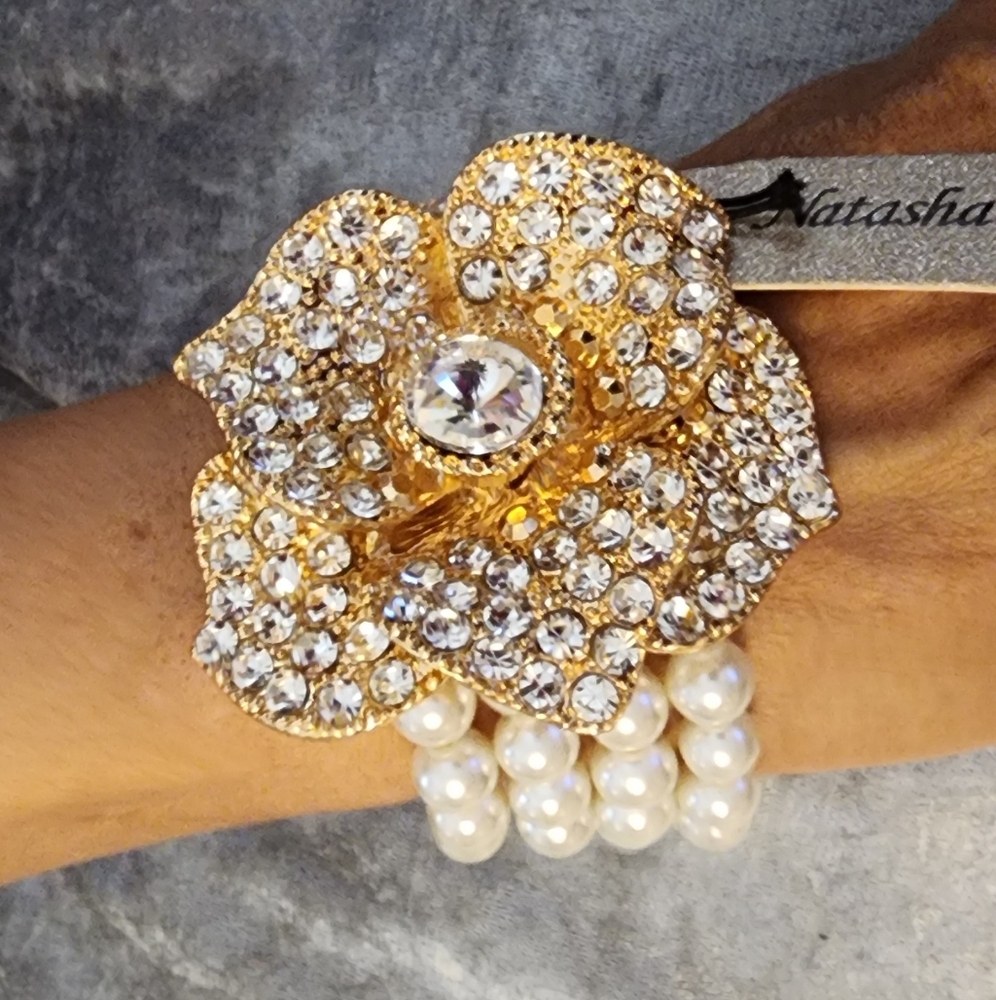 Fabulous Gold and White Floral Pearl Bracelet